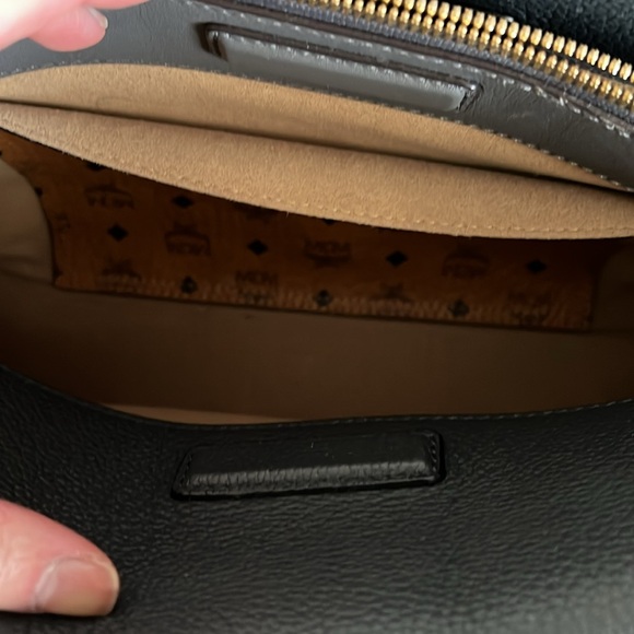 AUTHENTIC MCM "Milla" Medium Leather Tote - Picture 6 of 11